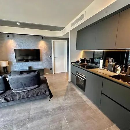 Corner 1 Bed In Mercury With Rooftop Pool Seasonal